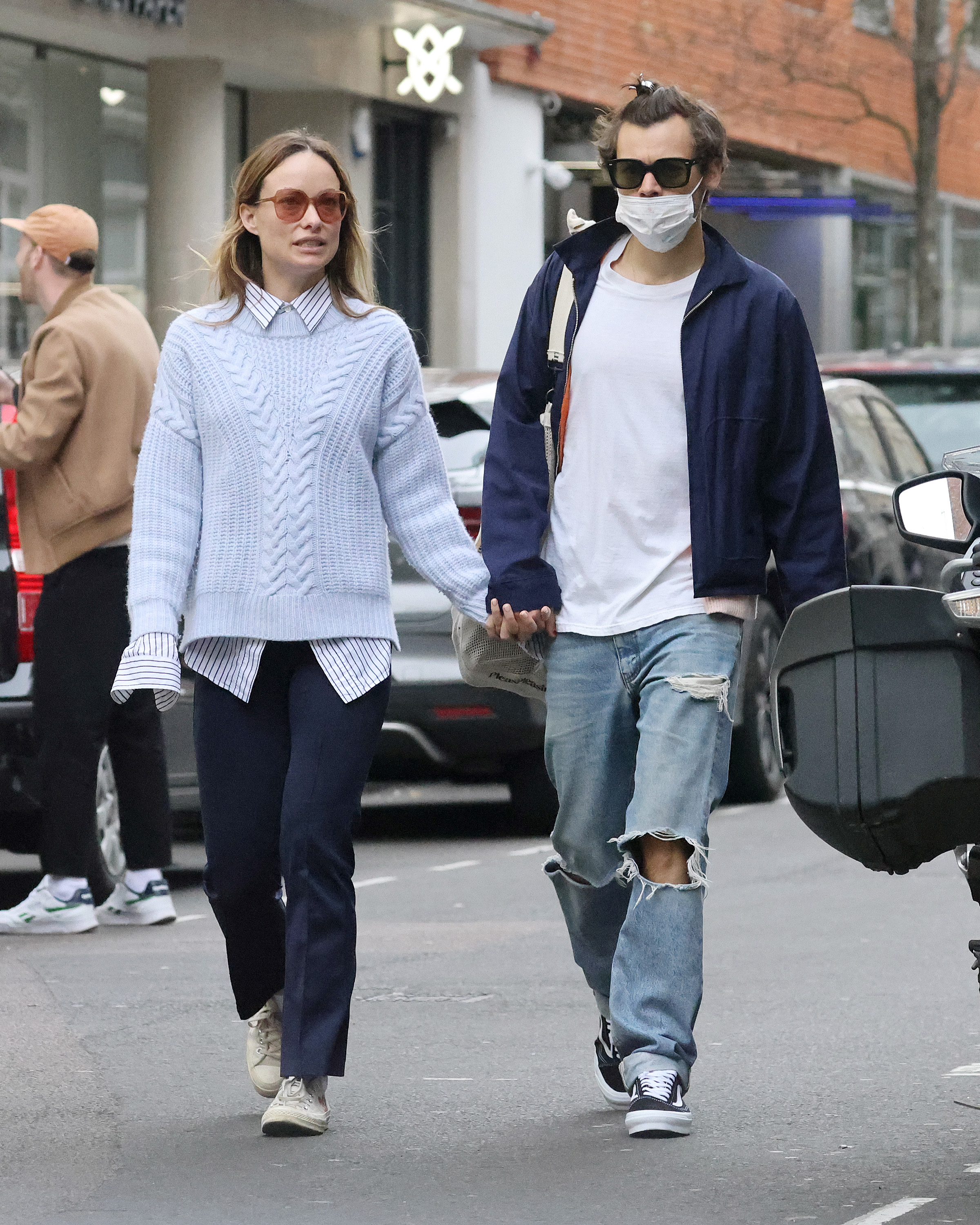 Harry Styles i Olivia Wilde są widziani w Soho 15 marca 2022 r. w Londynie w Anglii. | Źródło: Getty Images