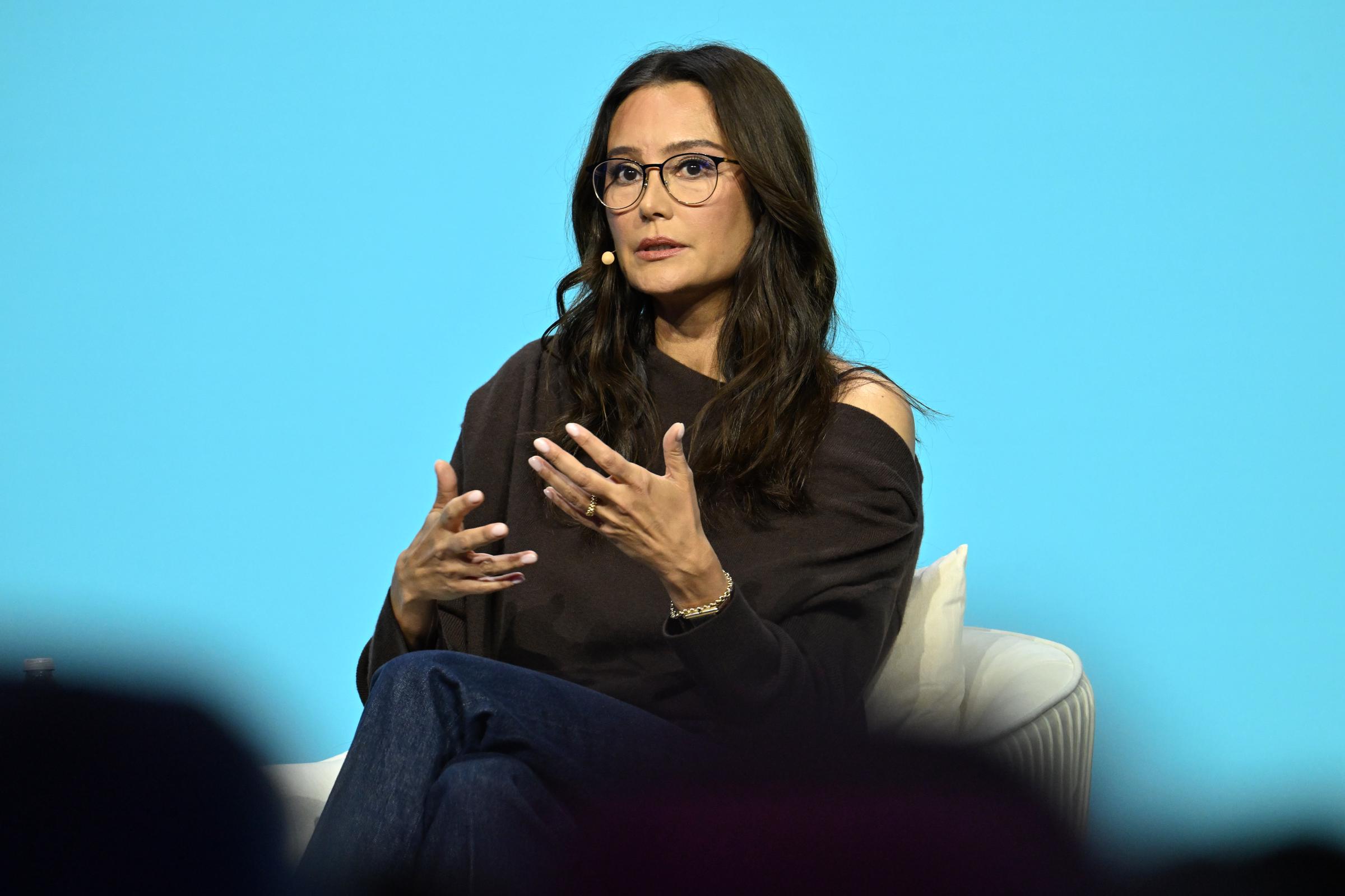 Emma Heming Willis speaks onstage during the End Well Project 2025 Conference at Skirball Cultural Center on November 20 in Los Angeles, California. | Source: Getty Images