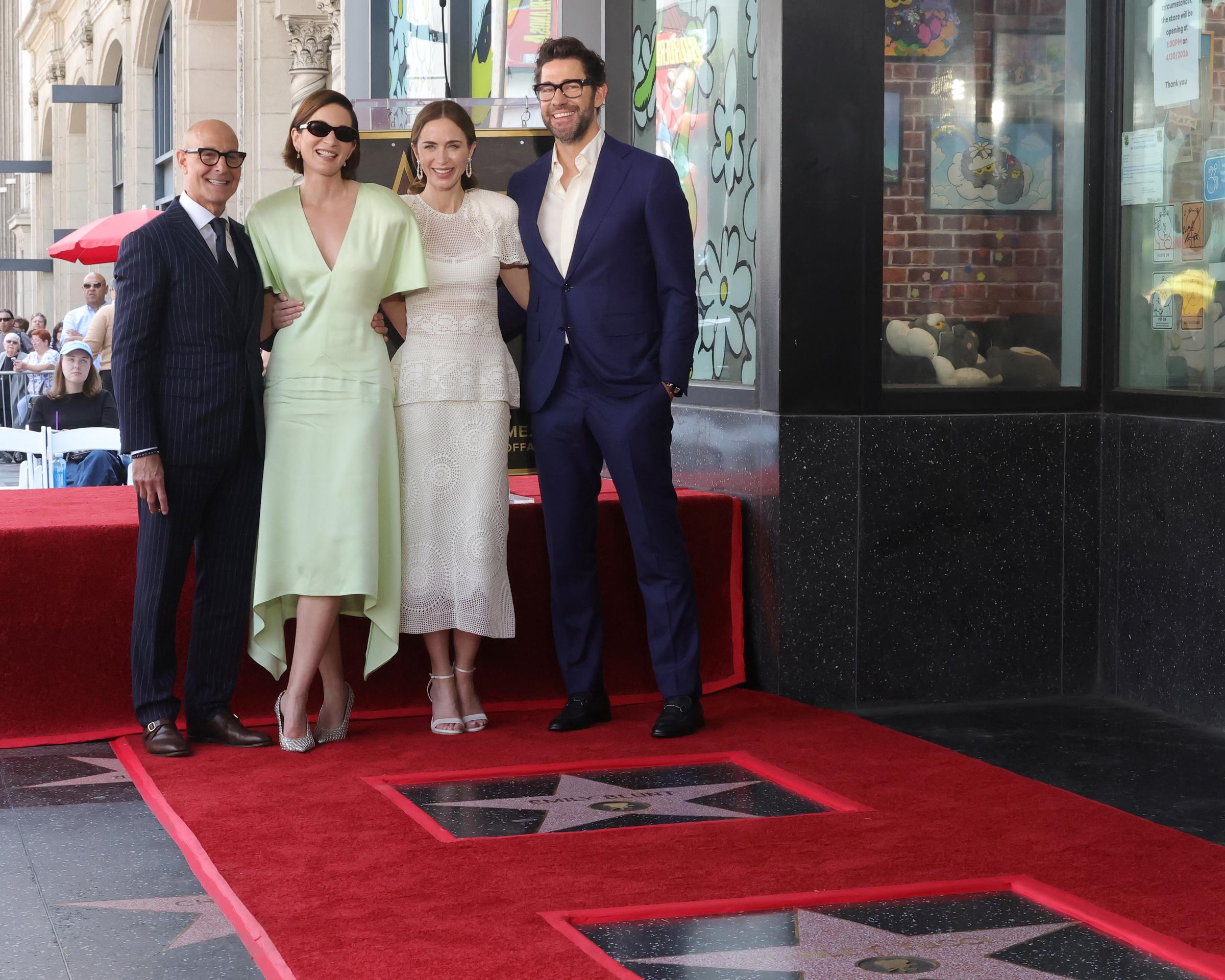 Stanley Tucci, Felicity Blunt, Emily Blunt i John Krasinski uczestniczą w ceremonii wprowadzenia do Walk of Fame dla Stanleya Tucciego i Emily Blunt 30 kwietnia 2026 r. w Hollywood w Kalifornii. | Źródło: Getty Images