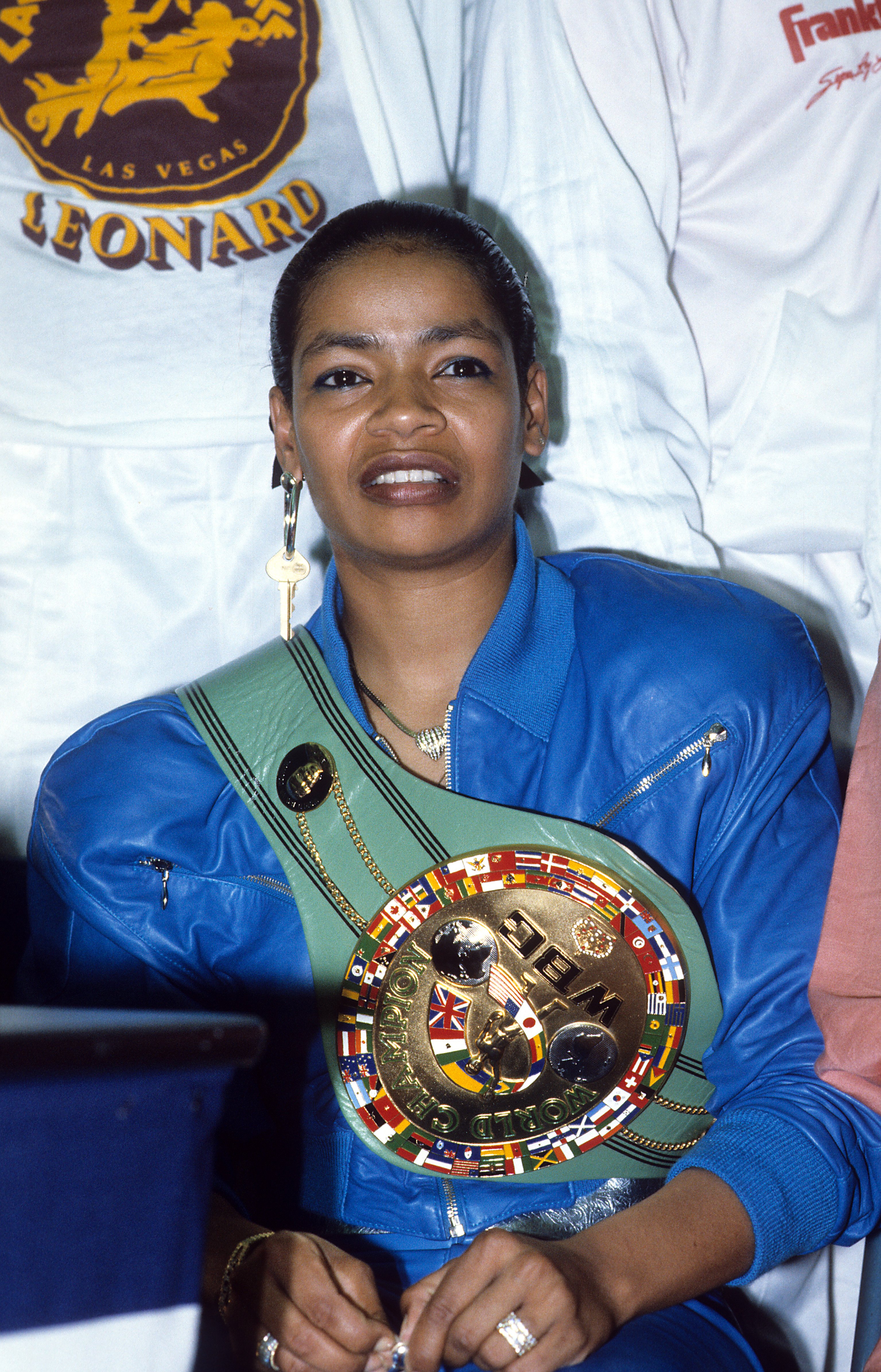 Juanita Leonard was publicly seen with Sugar Ray Leonard many times, but she kept a much lower profile during her later connection with Peabo Bryson. On this occasion, she wore his championship belt during a press conference after the fight against Marvin Hagler at Caesars Palace on April 6, 1987, in Las Vegas, Nevada | Source: Getty Images