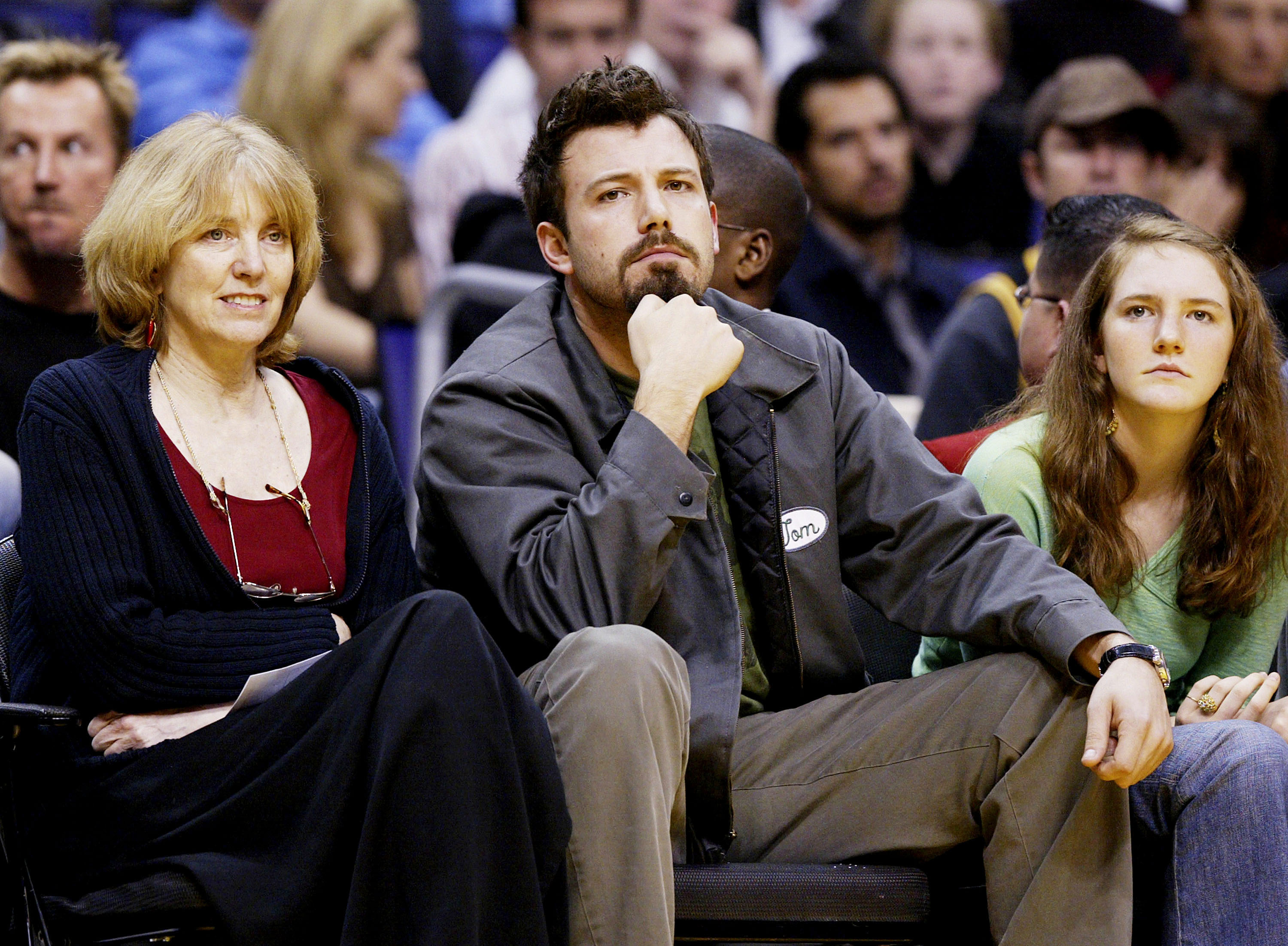 Ben Affleck and his mother Chris attend the game between the Los Angeles Lakers and the Portland Trailblazers at the Staples Center on February 17, 2004 in Los Angeles, California. | Source: Getty Images
