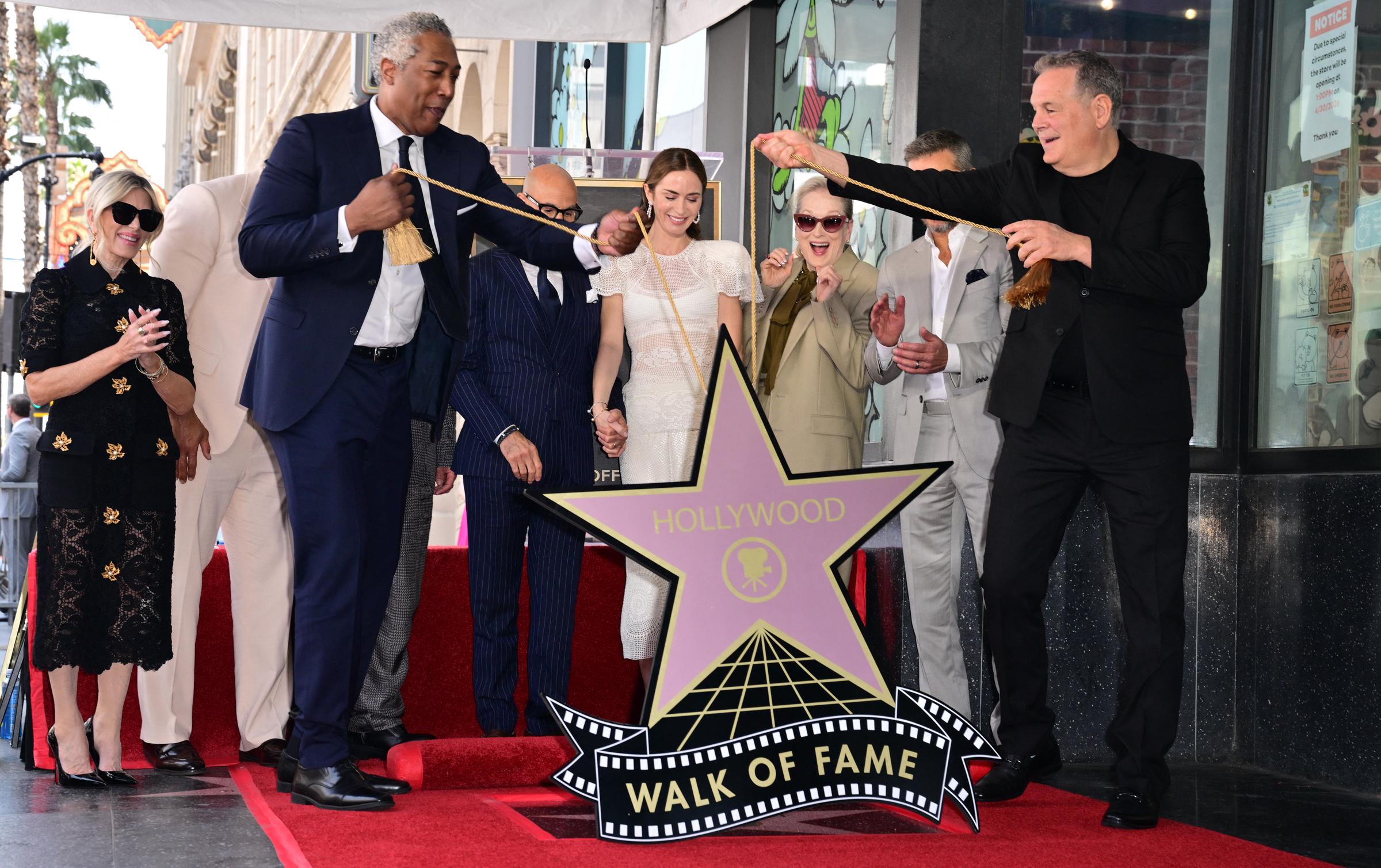 Emily Blunt i Stanley Tucci dołączają do Meryl Streep i Matta Damona podczas odsłonięcia ich sąsiadujących gwiazd na Walk of Fame w Hollywood w Kalifornii 30 kwietnia 2026 roku. | Źródło: Getty Images