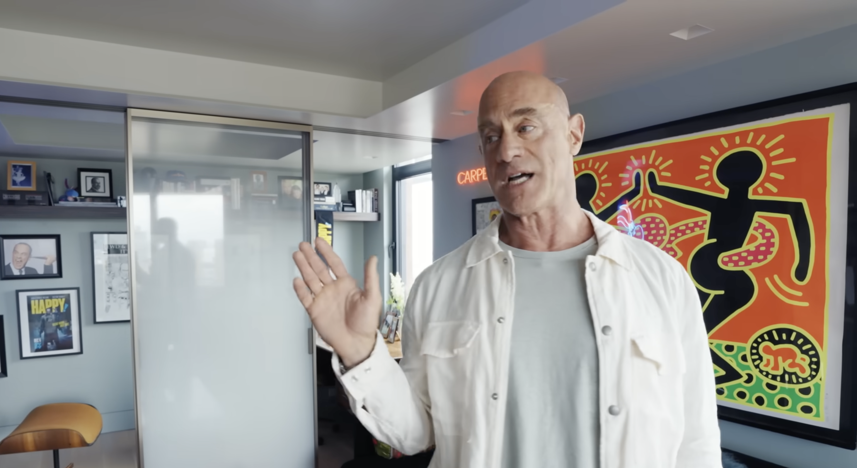 Zabawny salon Christophera Meloniego | Źródło: YouTube/Architectural Digest