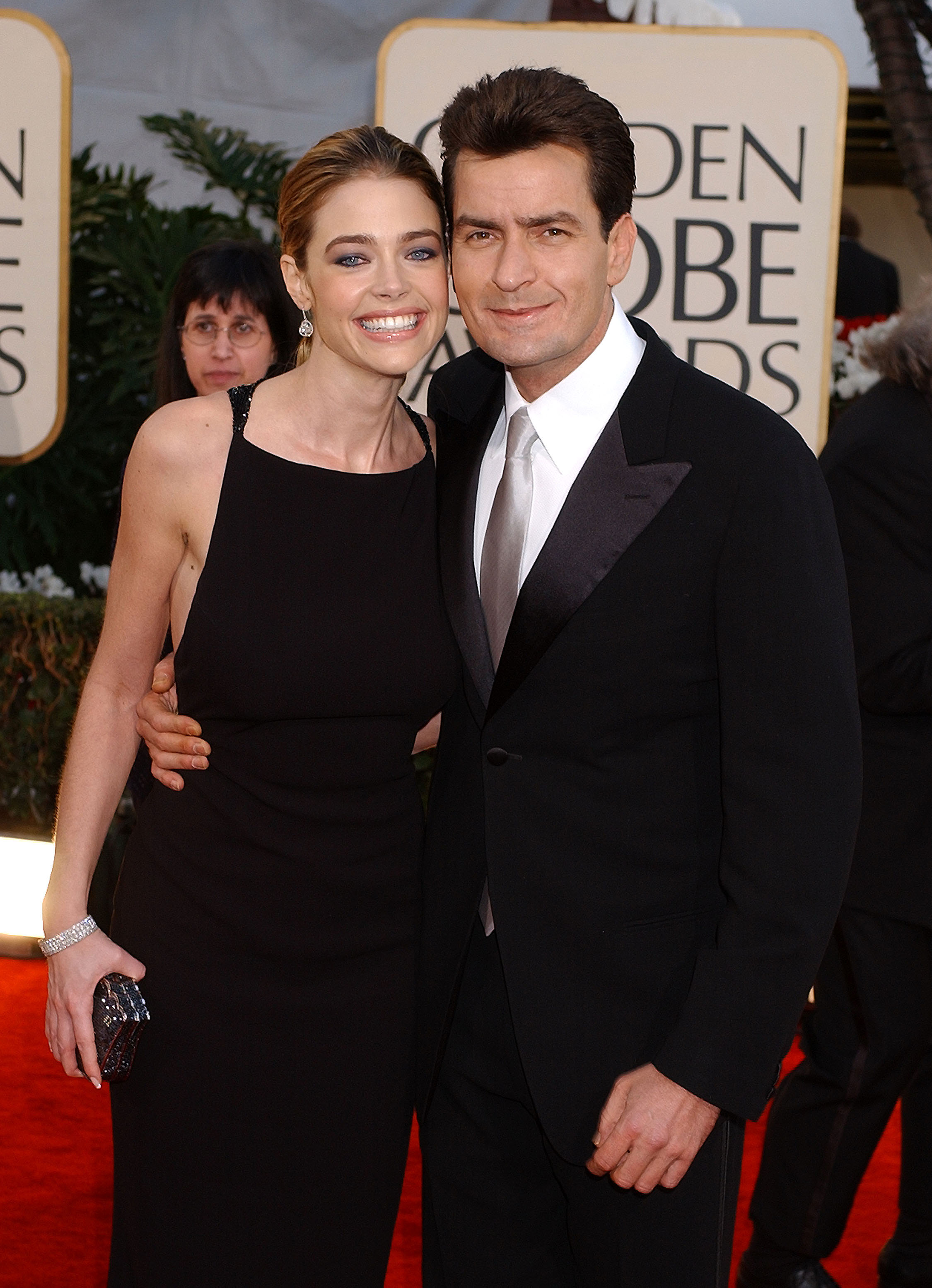 Denise Richards and Charlie Sheen arrive at the Golden Globe Awards at the Beverly Hilton January 20, 2002 in Beverly Hills, California. | Source: Getty Images