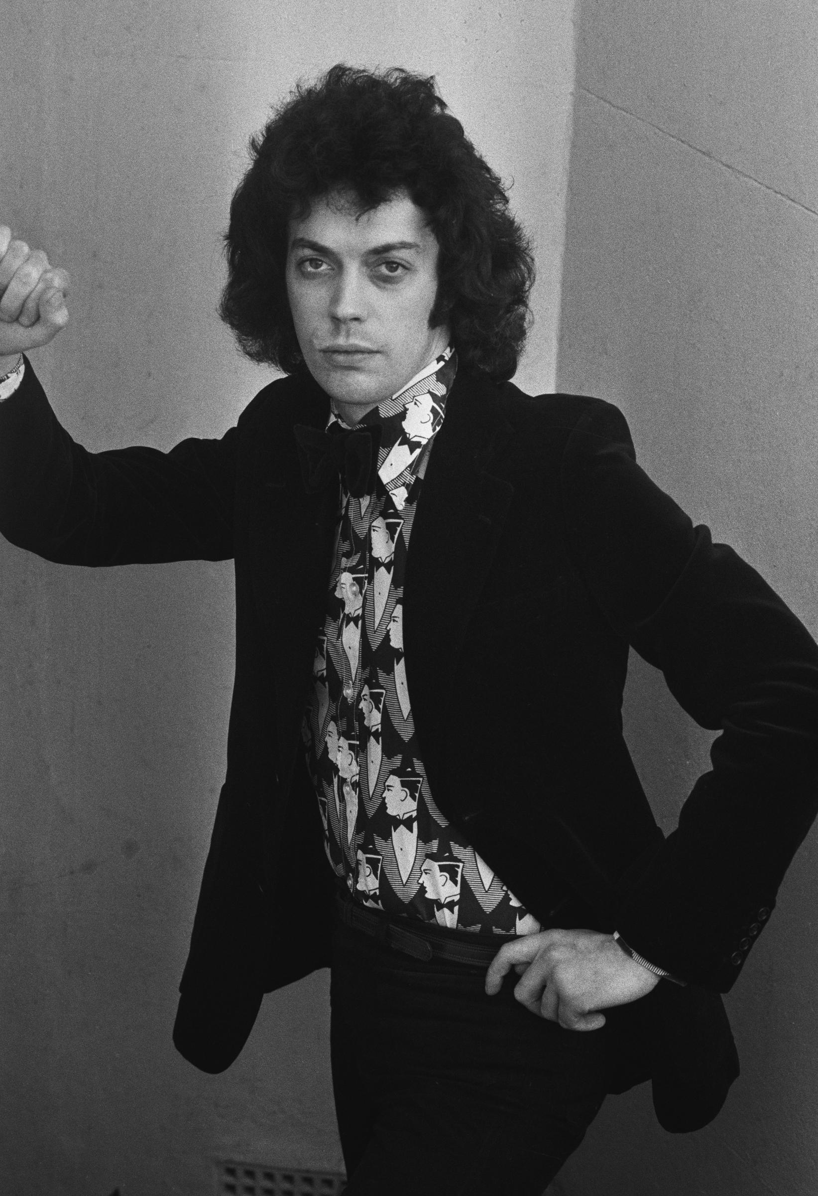 Tim Curry poses for a portrait circa 1974. | Source: Getty Images