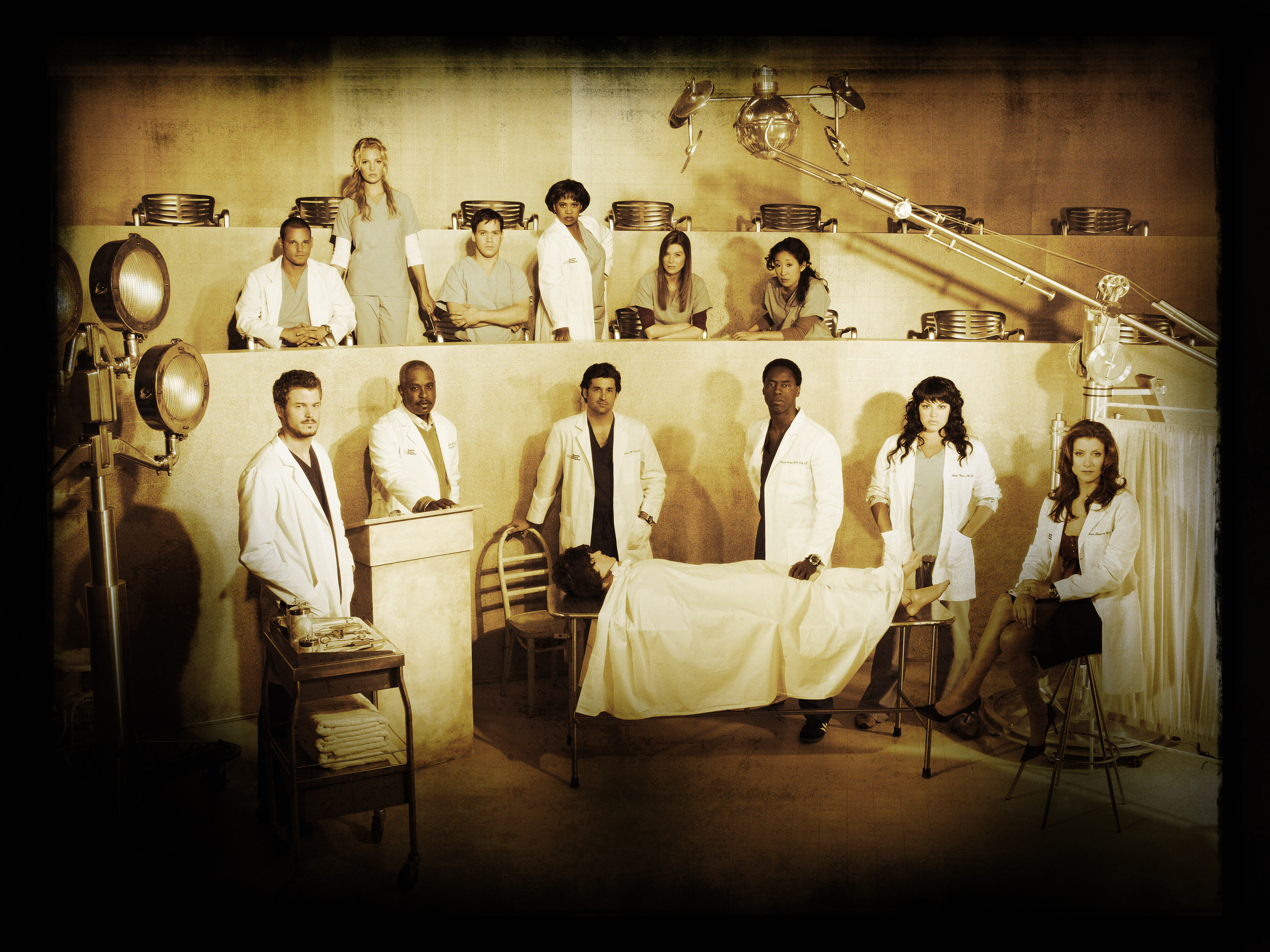 The 2006 "Grey's Anatomy" cast poses for a promotional poster on October 18. | Source: Getty Images