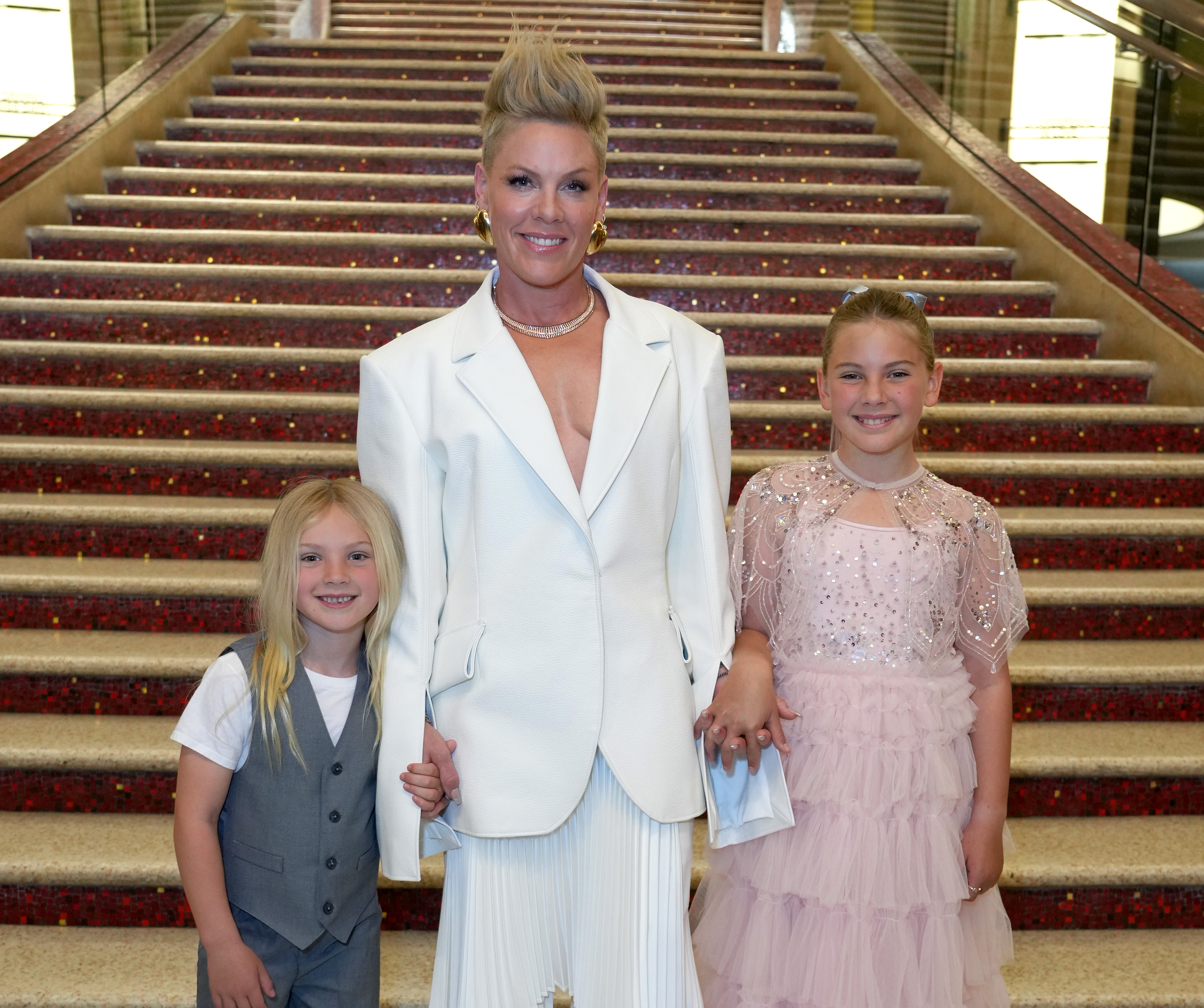 Willow and Jameson accompanied their mother to the iHeartRadio Music Awards in Los Angeles. Standing beside P!nk on the red carpet, the siblings looked noticeably more mature, with Willow nearly as tall as her mother and Jameson confidently posing for photographers.
