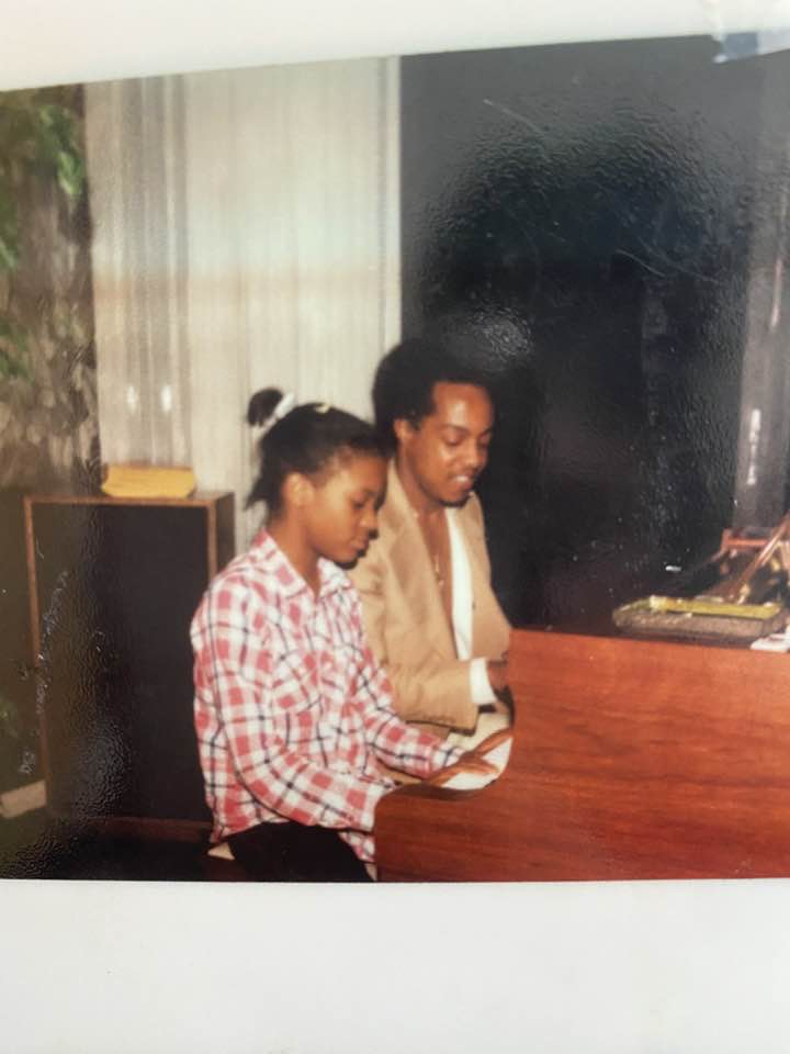 It is possible that Angela simply became close to Linda and the late artist's daughter decided to honor her. In this photo, father and daughter were seen playing the piano for a vintage picture shared to social media on June 6, 2024 | Source: Facebook/Linda Bryson-Thigpen