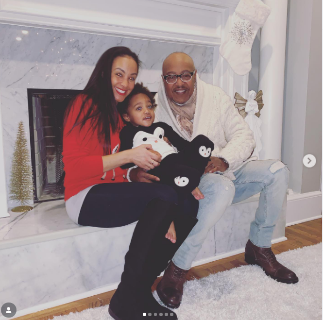 The love they shared can be felt through the image. On this occasion, the family posed together in front of a fireplace for Christmas on December 26, 2020 | Source: Instagram/tanyabryson411