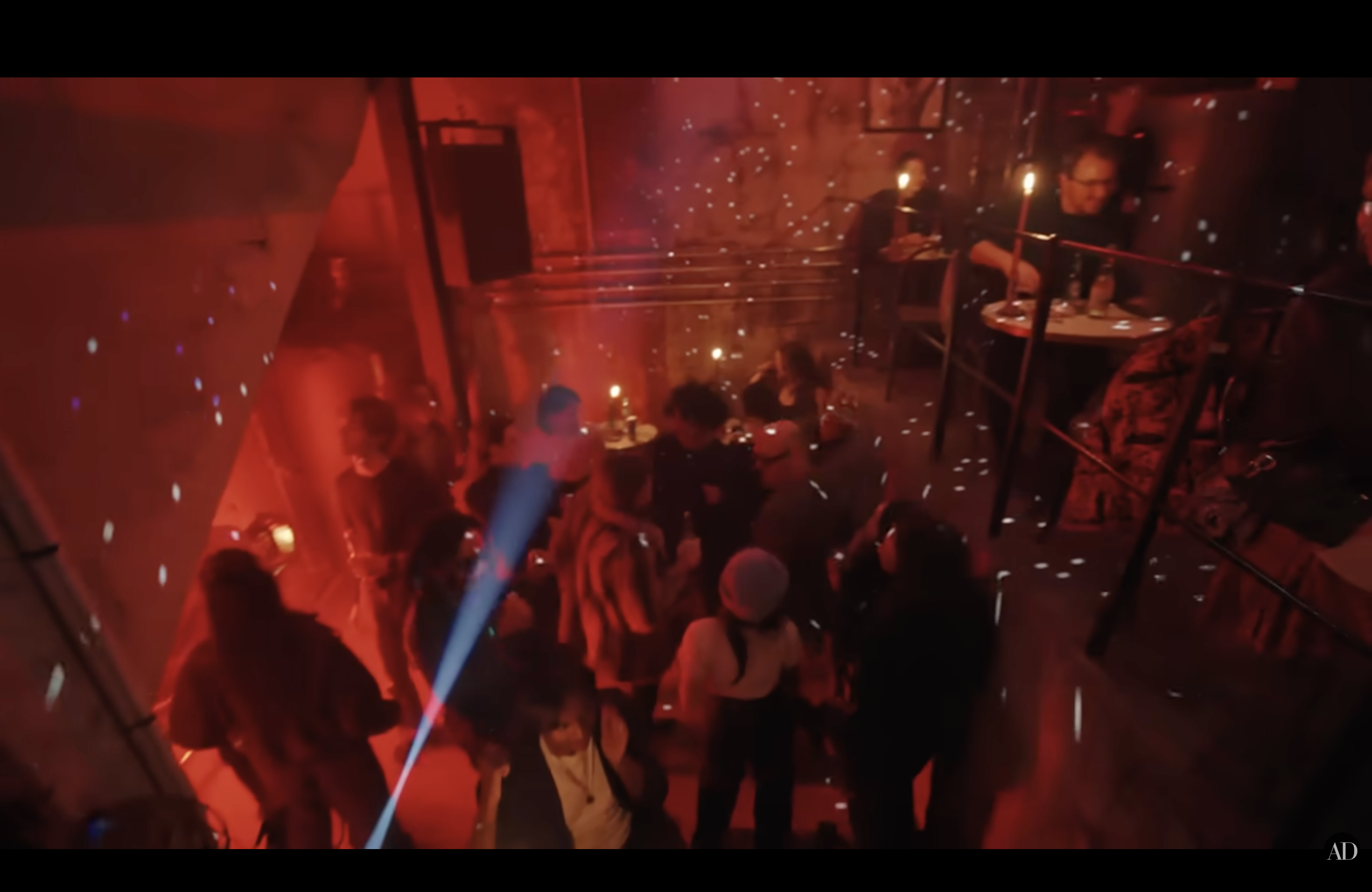 Prywatne speakeasy Lenny'ego Kravitza, opublikowane 15 kwietnia 2025 r. | Źródło: YouTube/Architectural Digest