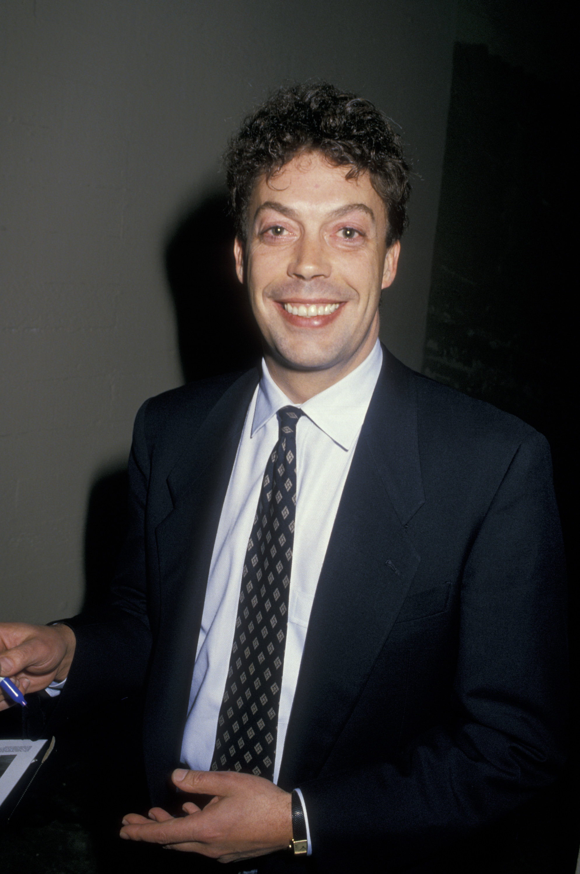 Tim Curry being photoraphed on February 5, 1988 at the Pantages Theater in Hollywood, California. | Source: Getty Images