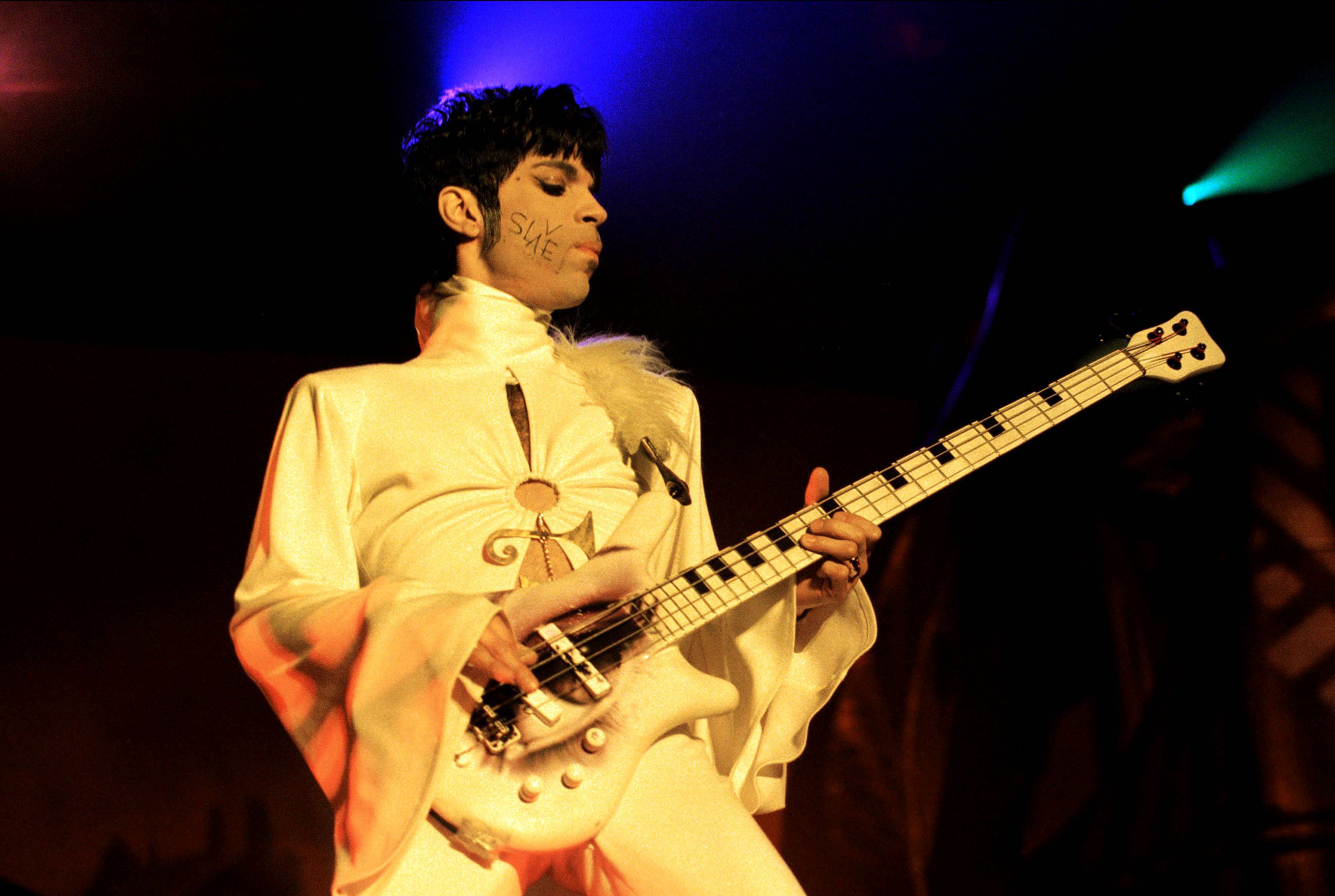 Prince performs during The Ultimate Live Experience Tour on March 25, 1995 in the Netherlands. | Source: Getty Images