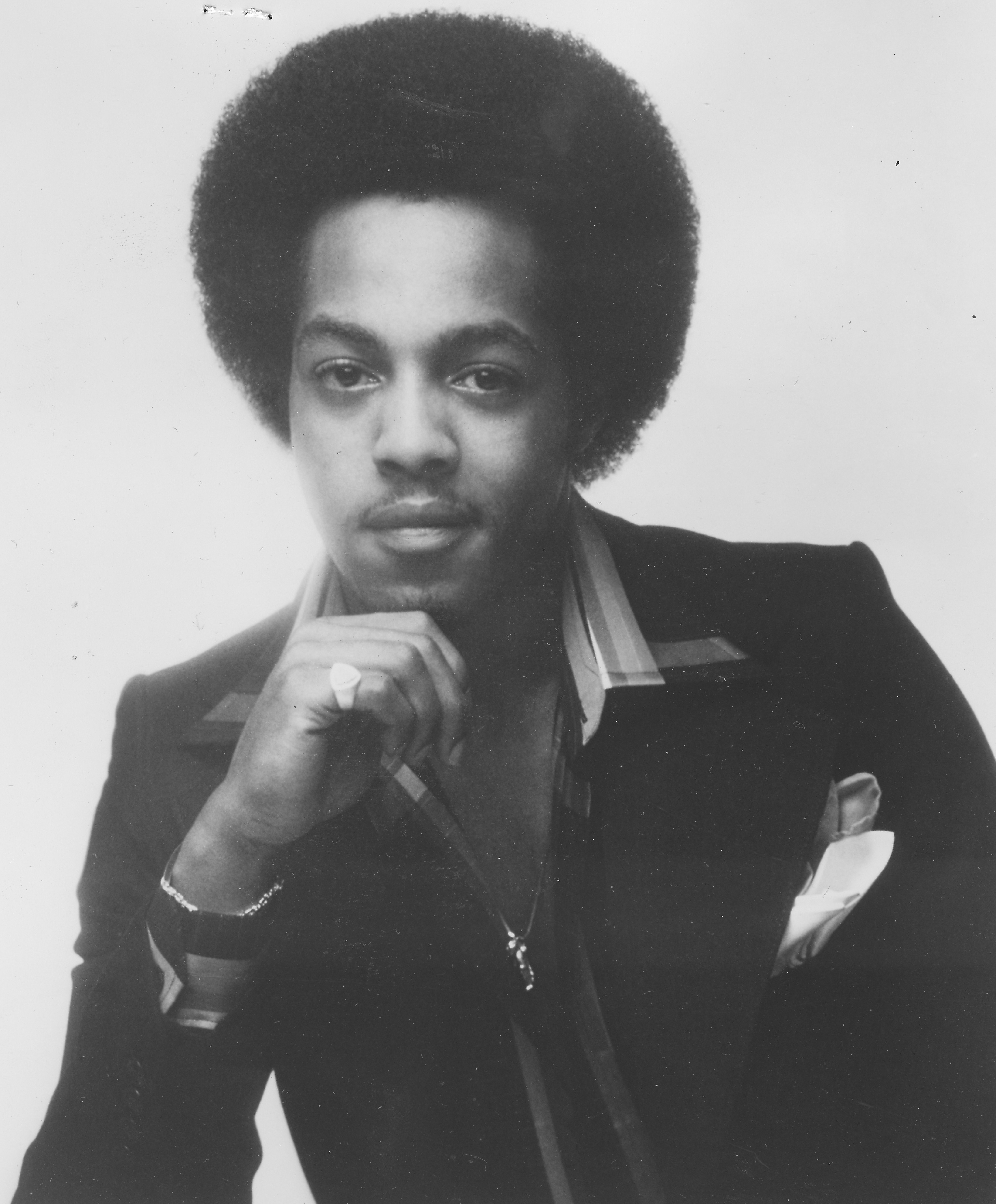 The late legendary crooner Peabo Bryson passed away this week. In this photo, he posed at a portrait session on January 1, 1975 | Source: Getty Images