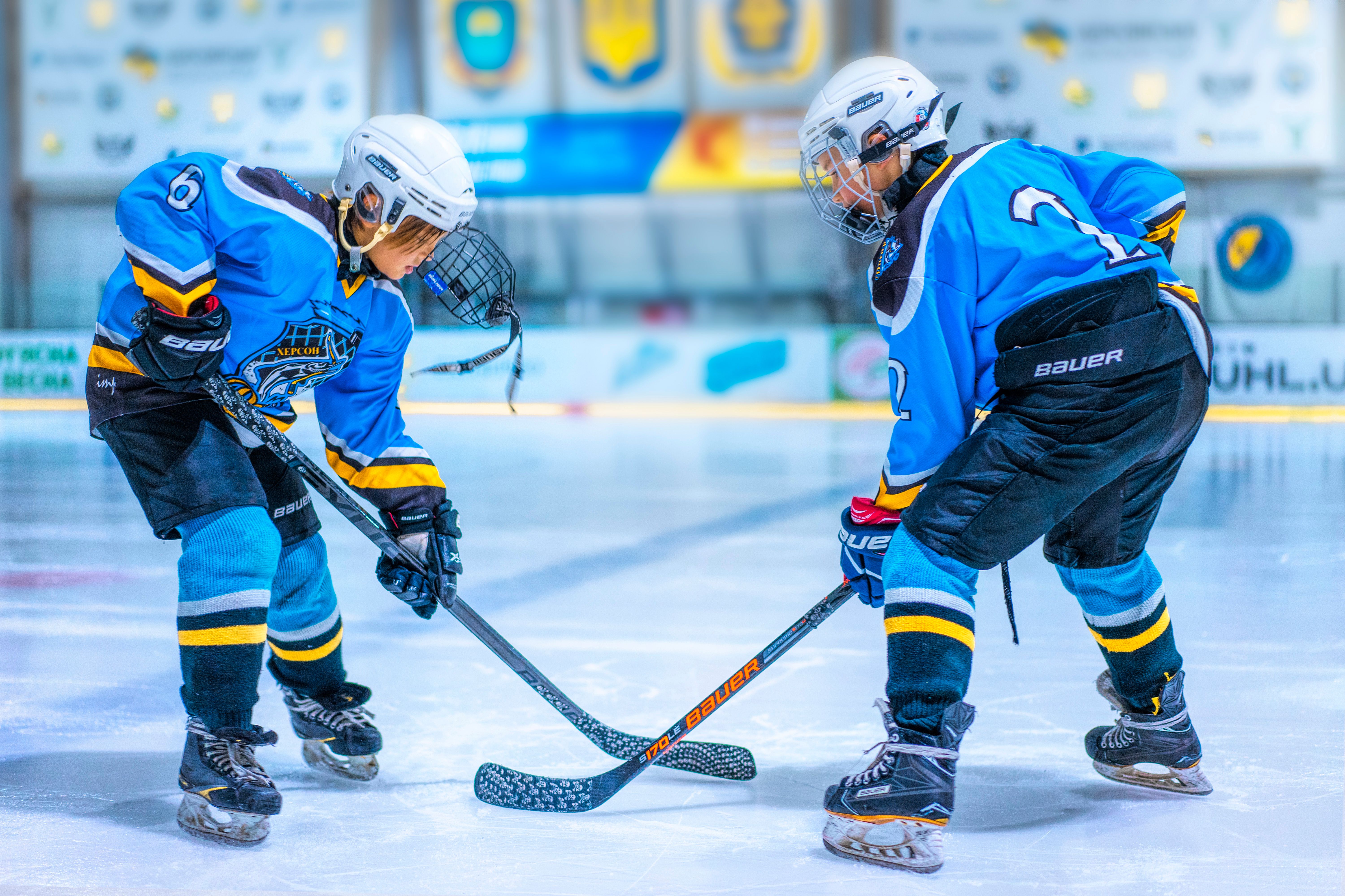 Young men playing hockey | Source: Pexels